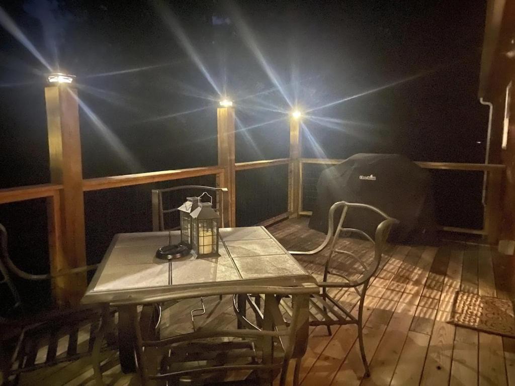 Gas Fireplace, Firepit, And Cedar Adirondack Chair Spencer Extérieur photo